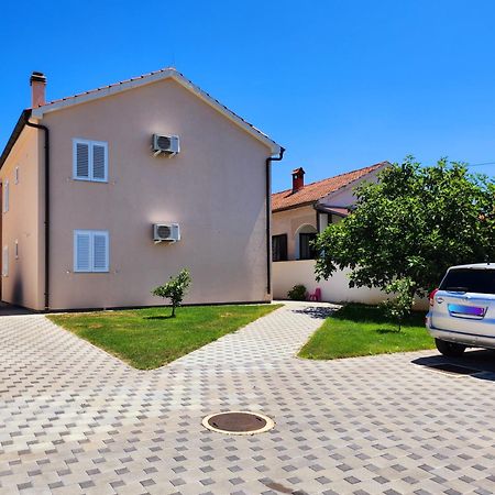 Ferienwohnung Ena Turanj Exterior foto